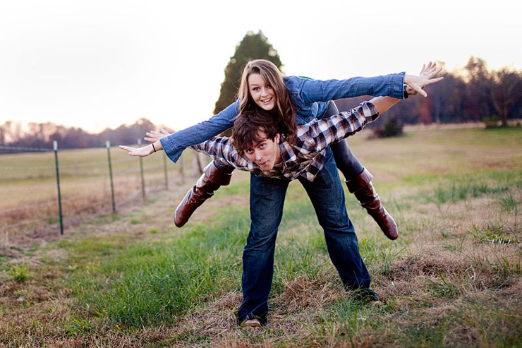 knoxville engagement photos on farm