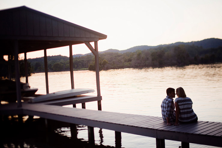 lake engagement session in knoxville