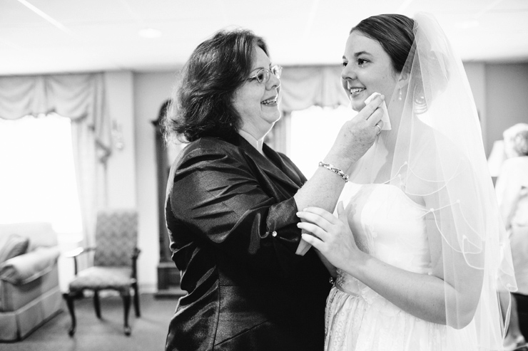 sweet wedding mother daughter