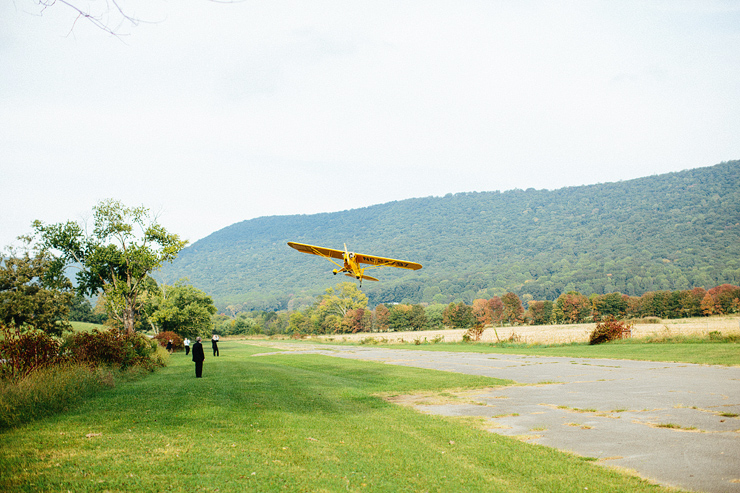 couple leaves wedding ceremony in plane1