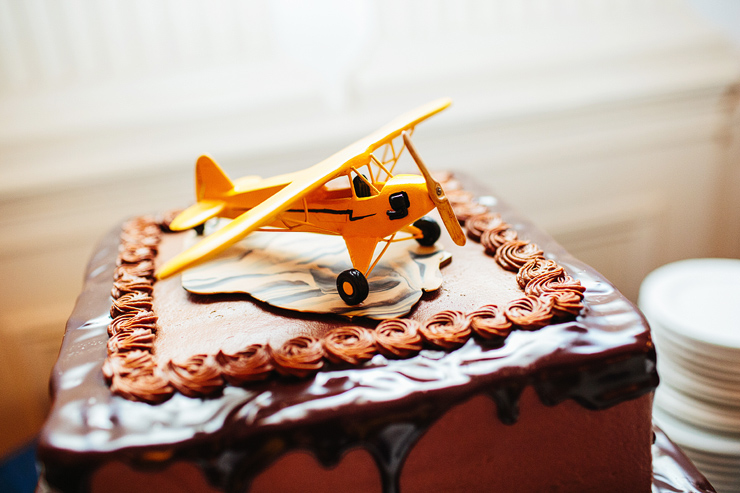 plane grooms cake1